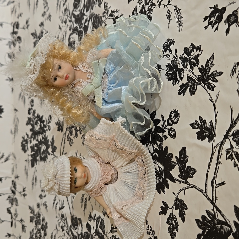2 small doll  st15
